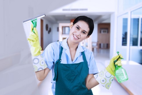 Move-out cleaning for a flat in Barnet with local access challenges